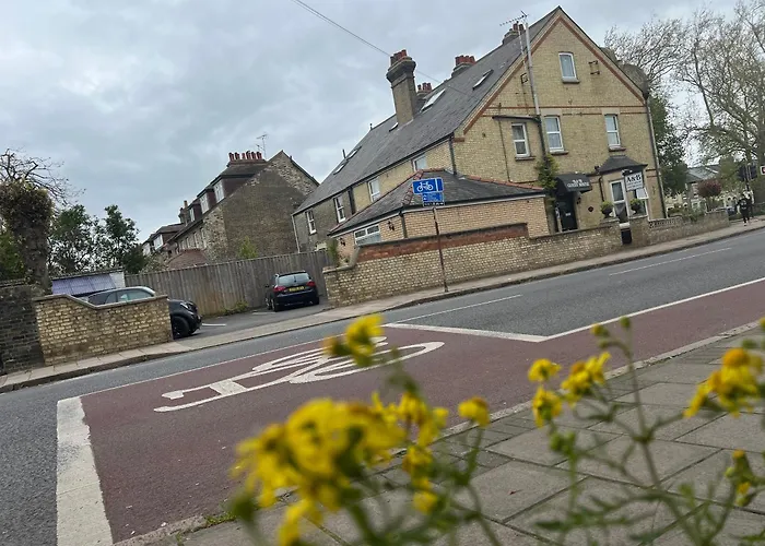 A & B Guest House Cambridge Ltd